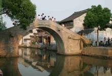 Bruecke in Xitang Wasserstadt