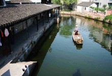 Boot auf Kanal in Wasserstadt